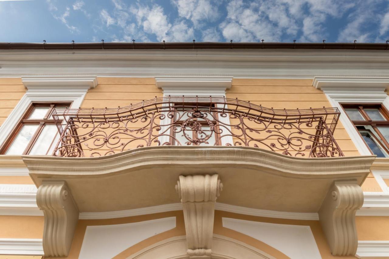 Mid * Cluj-Napoca
